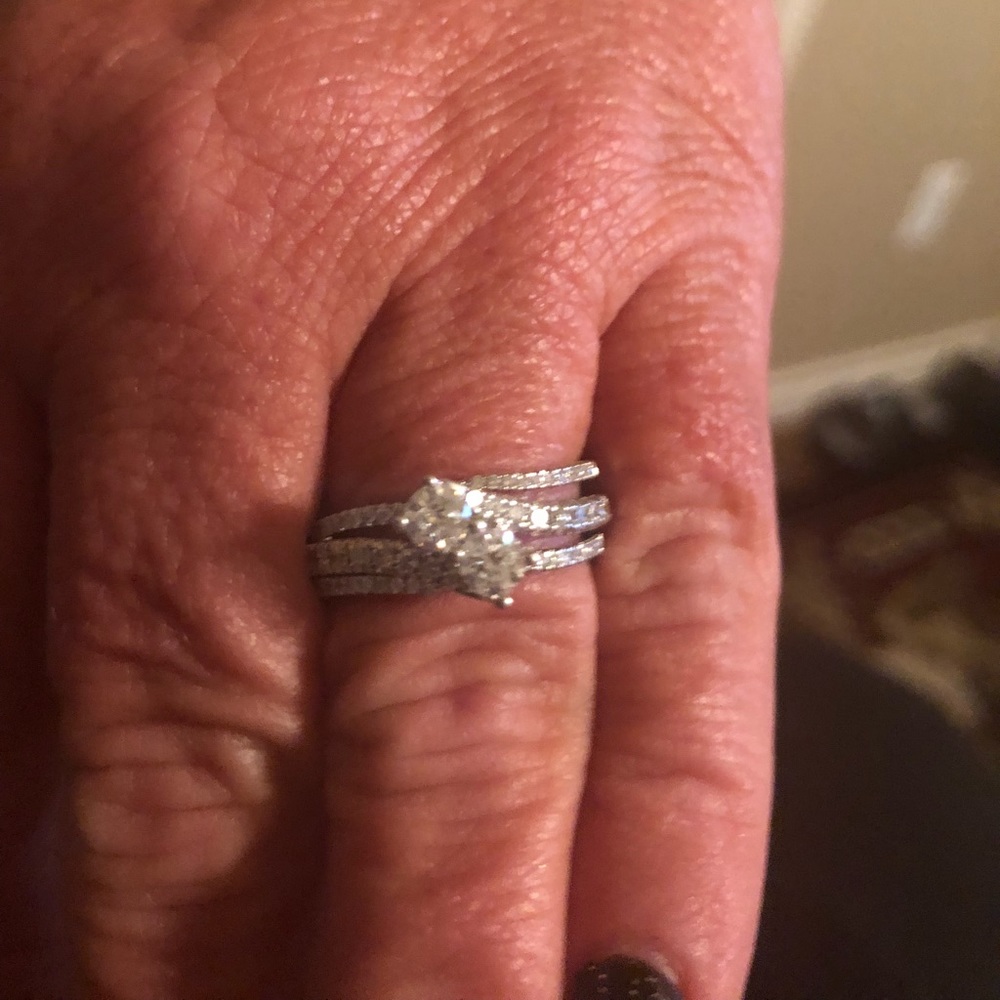 1 carrot diamond ring with all original papers